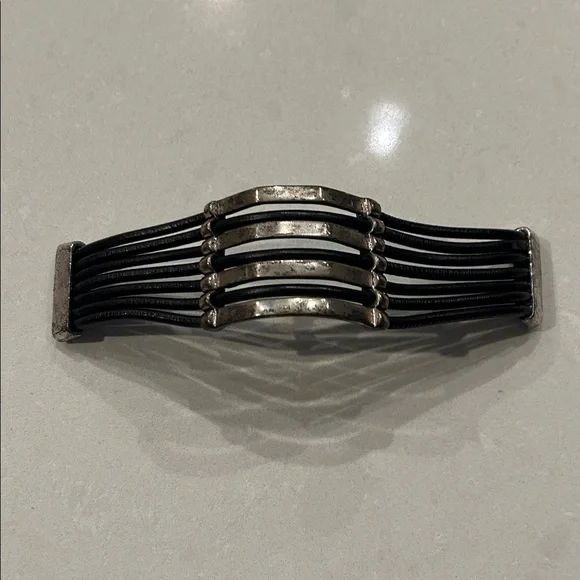 Vintage looking Black Leather and Metal Multi-Band Bracelet - Picture 4 of 6